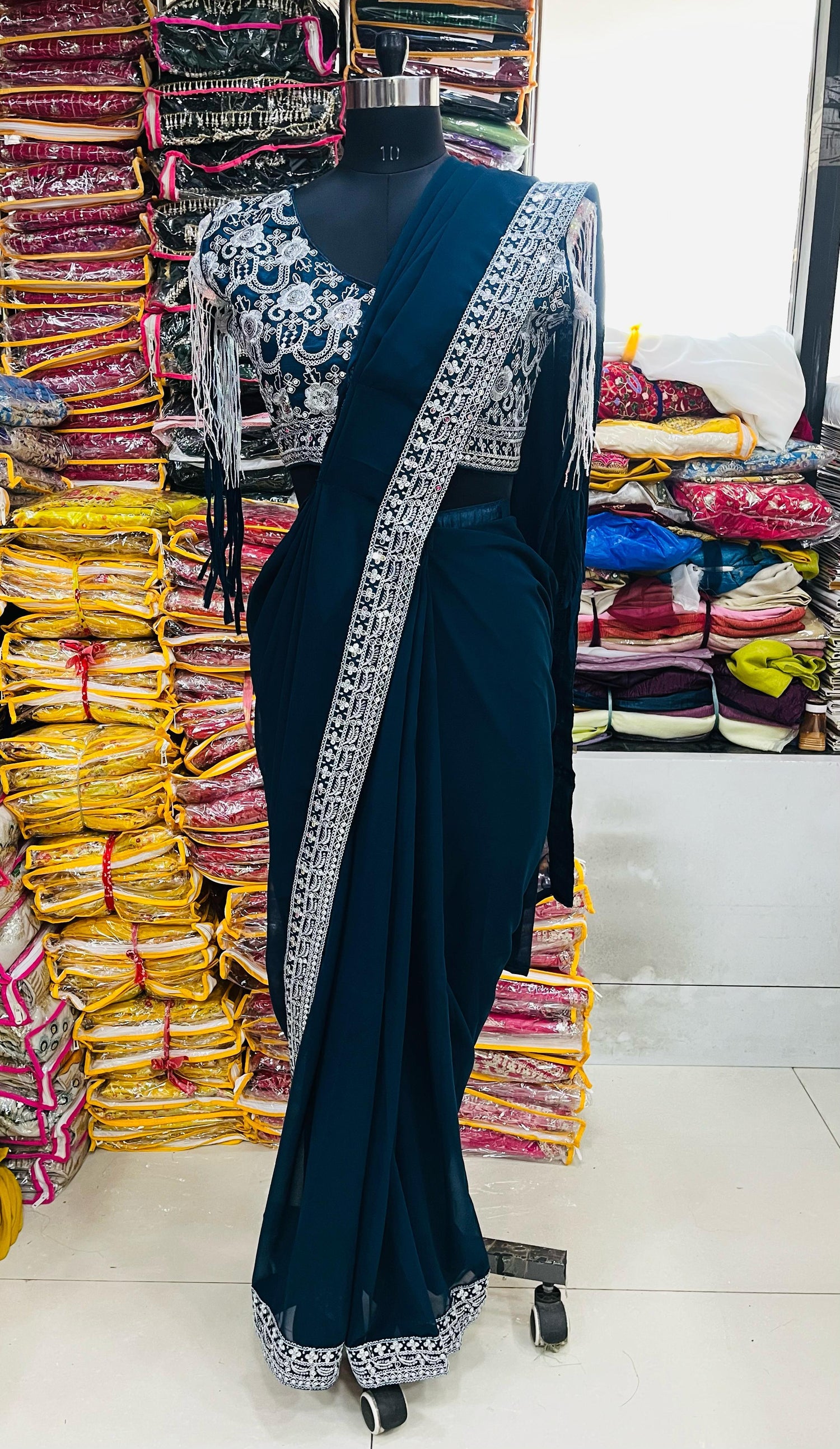 Saree - PEHNAWAA ( Sajta Hai Parampara Ke Rangon Se)